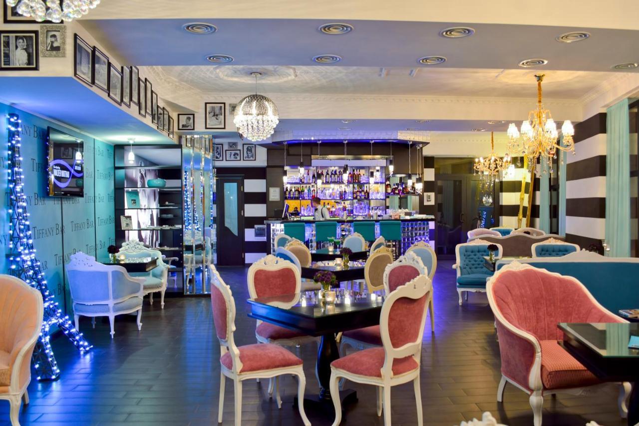 River Side Hotel Tbilisi Exteriér fotografie The interior of the restaurant