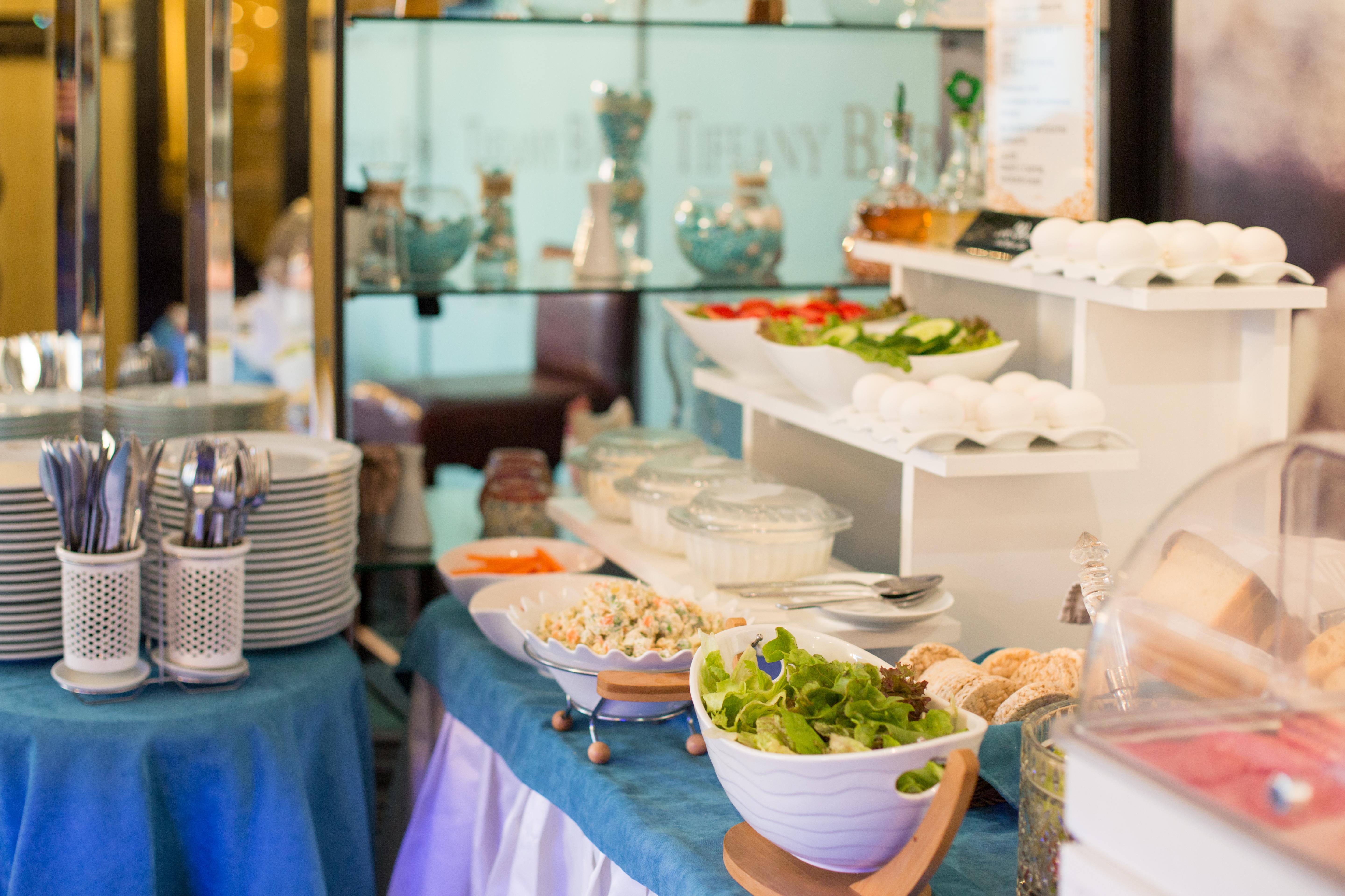River Side Hotel Tbilisi Exteriér fotografie A salad bar