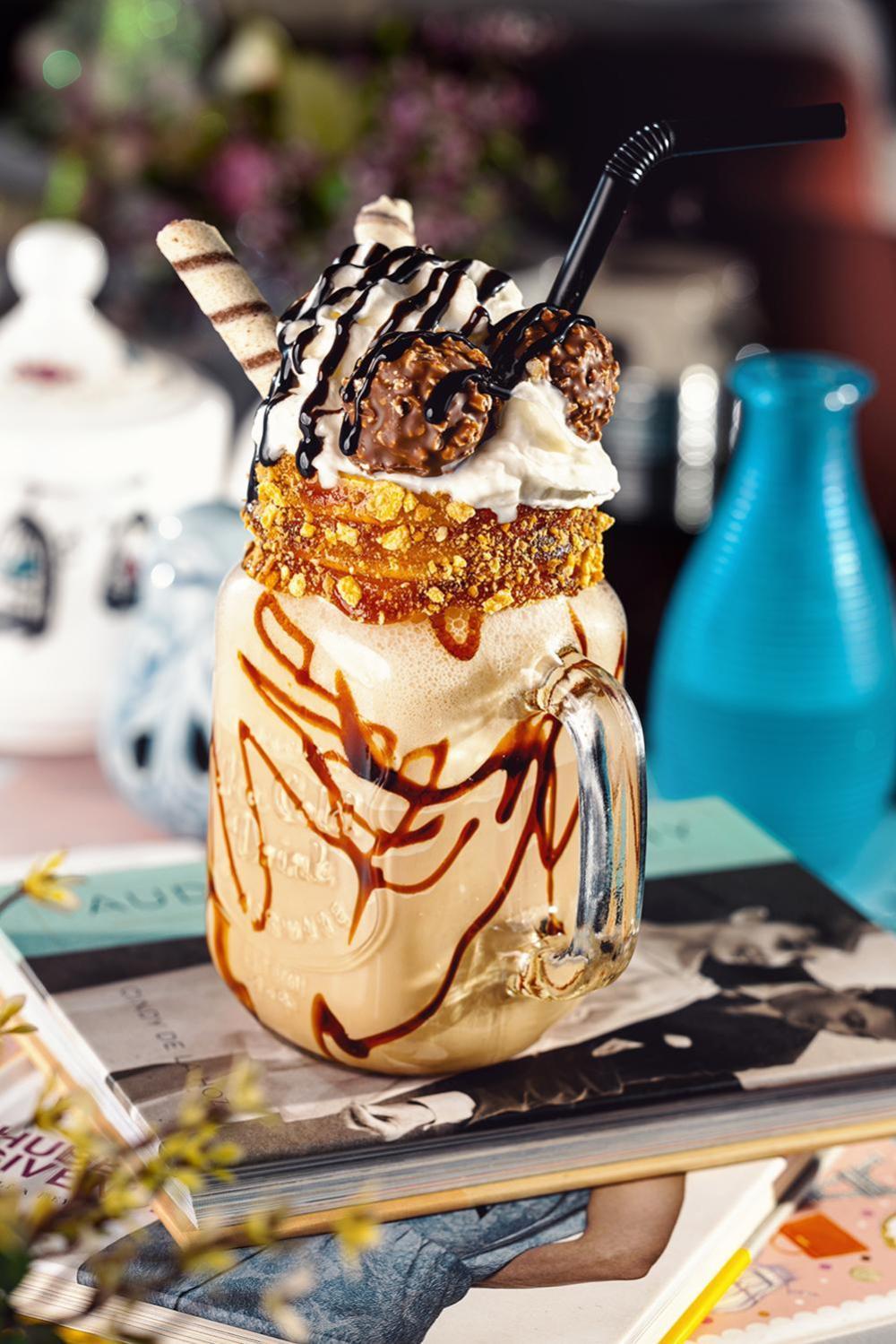 River Side Hotel Tbilisi Exteriér fotografie A peanut butter milkshake